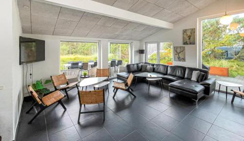 Seven-Bedroom Holiday Home