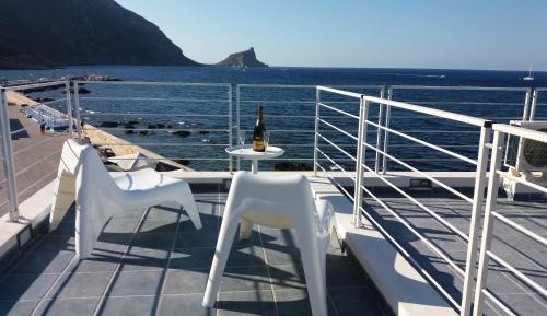 Apartment with Terrace and Sea View