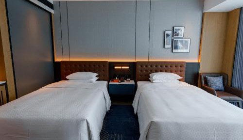 Executive Double Room with Two Double Beds and Balcony - City View