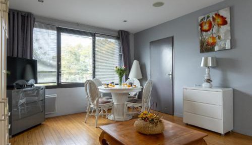 Apartment with Garden View