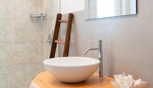 Superior One-Bedroom Apartment