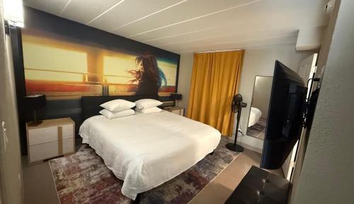 Classic One-Bedroom Apartment with King Bed