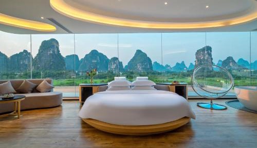 Suite with Mountain View