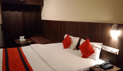 Deluxe Room (2 Adults + 1 Child)