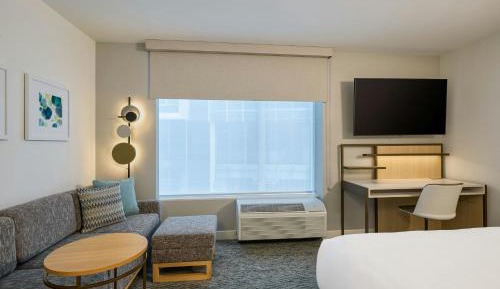 One-Bedroom King Suite with Sofa Bed and Tub - Mobility Accessible
