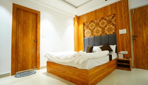 Deluxe Double Room (2 Adults + 1 Child)