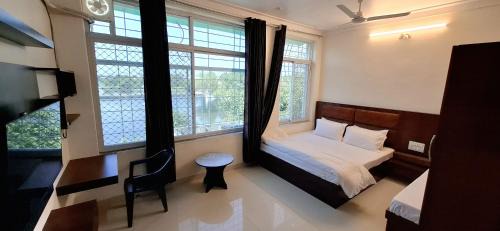 Family Room with Mountain View