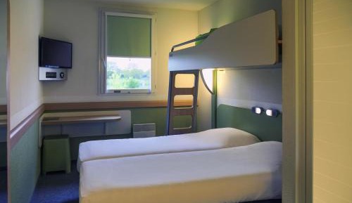 Triple Room with Twin Beds and Bunk Bed