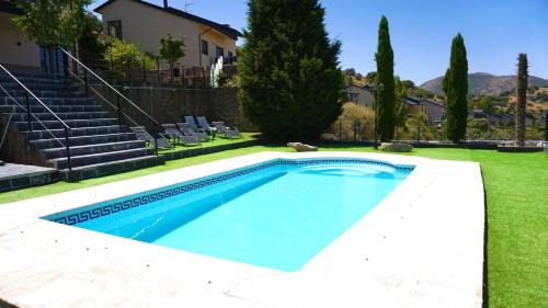 Villa with Garden View