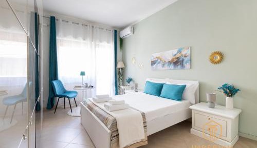 Four-Bedroom Apartment with Balcony 