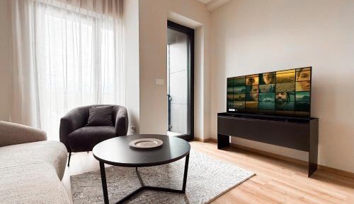 One-Bedroom Apartment with View