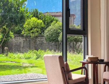 King Room with Mountain View