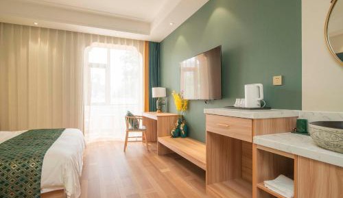 Queen Room with Balcony