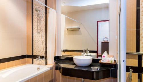 Grand Deluxe Double or Twin Room with Pool View