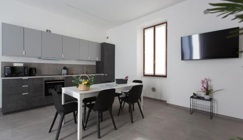 Two-Bedroom Deluxe Apartment with Balcony