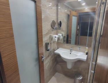Basic Triple Room with Shared Bathroom