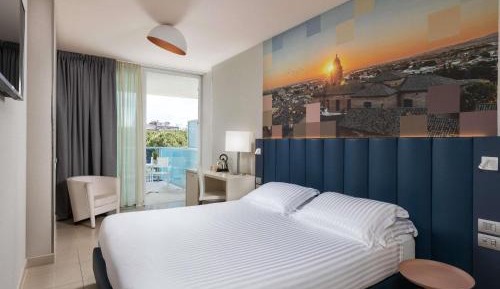 Classic Double Room with Balcony and Side Sea View