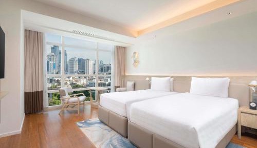 Premier Deluxe Twin Room with City View