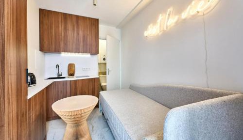 One-Bedroom Apartment