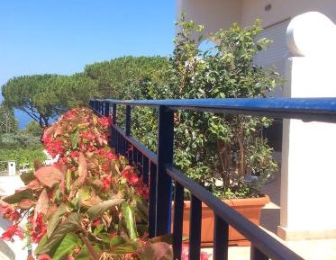 Deluxe Double Room with Side Sea View