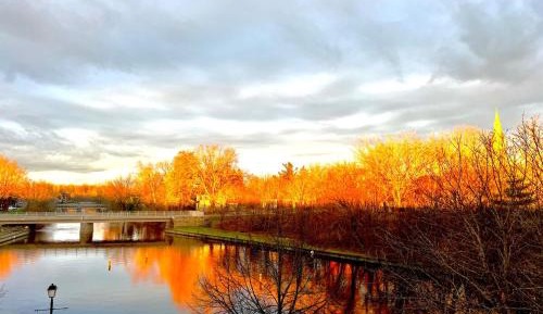 Deluxe One-Bedroom Apartment with Harbor View