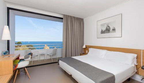 Double or Twin Room with Sea View