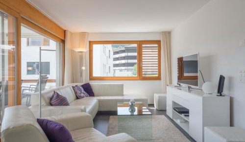 Apartment with Mountain View