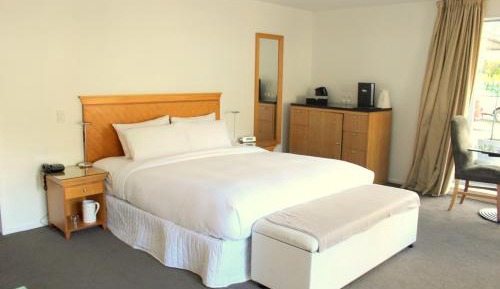Premium King Suite with Spa Bath and Fireplace