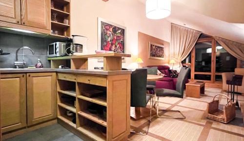 Apartment with Mountain View