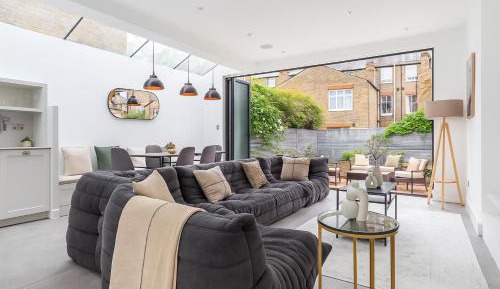 Five-Bedroom Apartment