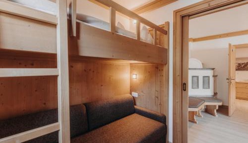 Deluxe Three-Bedroom Suite (2 Adults + 4 Children)
