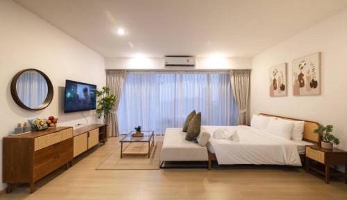 King Studio with Sofa Bed
