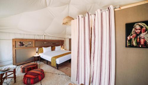 Explorator tent pool view