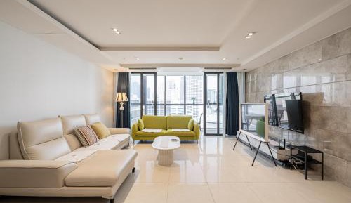Four-Bedroom Apartment with Balcony 