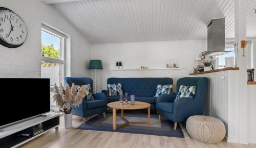 Five-Bedroom Holiday Home