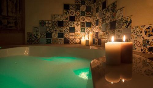 Deluxe Suite with Spa Bath