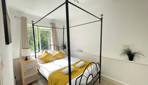 Deluxe One-Bedroom Apartment with Garden View