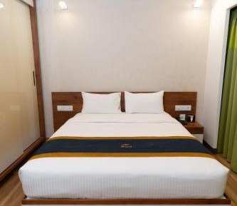 Deluxe Queen Room