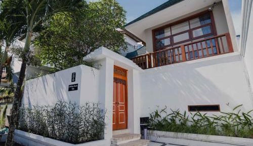 Three-Bedroom Holiday Home 