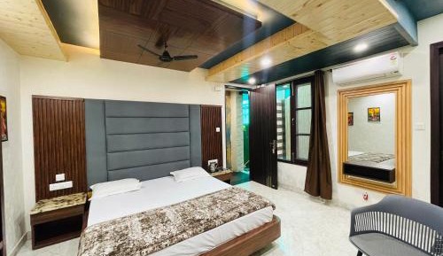 Deluxe King Room