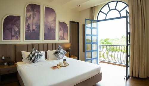 Superior Suite Statue View