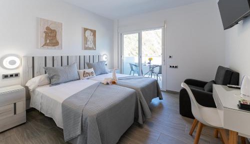 Apartment with Mountain View