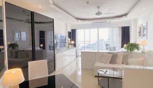 One-Bedroom Apartment with Balcony