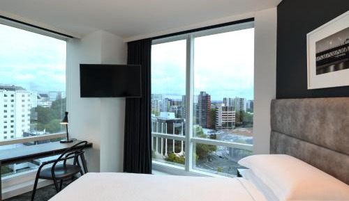 Corner Room with King Bed