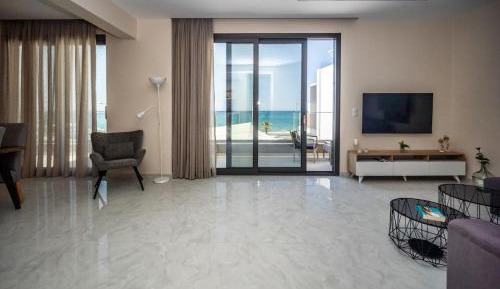 Three-Bedroom Deluxe Apartment