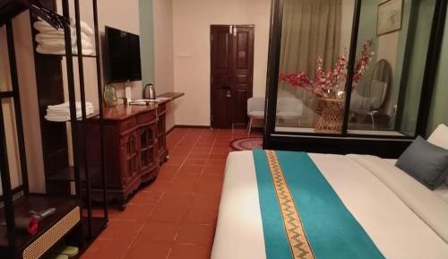 Standard Queen Room
