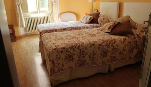 Twin Room with Private Bathroom