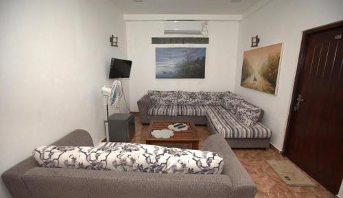Deluxe Double Room (2 Adults + 1 Child)