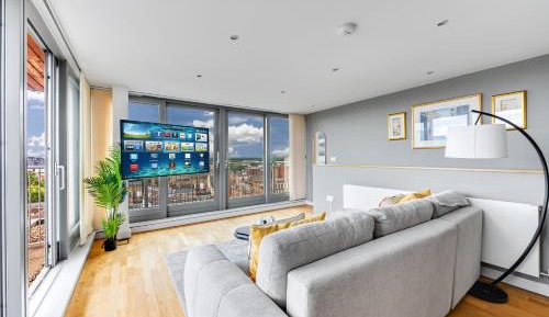 Two-Bedroom Deluxe Apartment with Balcony