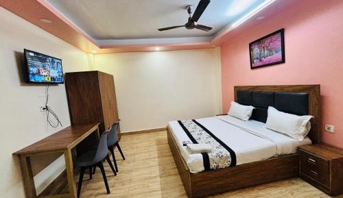 Deluxe Double Room (2 Adults + 1 Child)